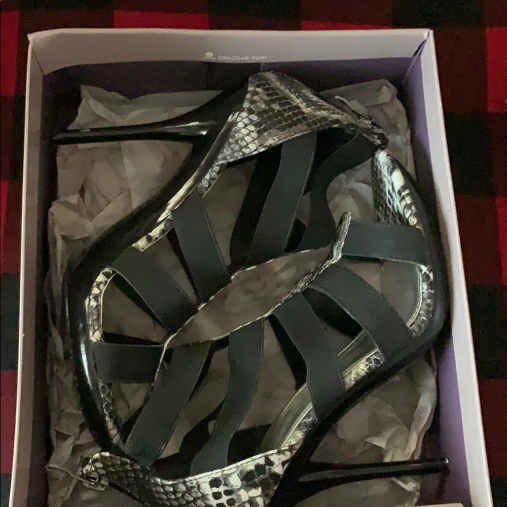 Sexy snake print elastic cage shoe
